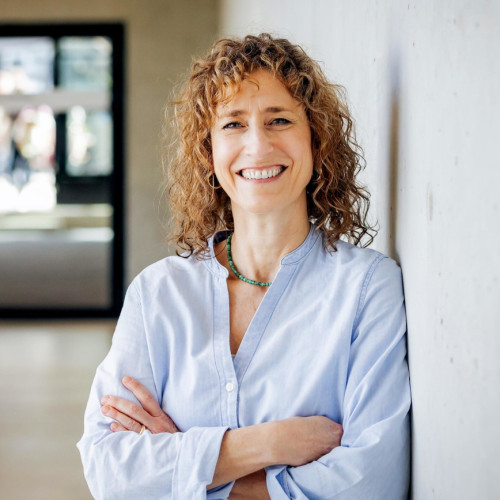 Susanne Kadner im Treppenhaus des Munich Urban Colab 